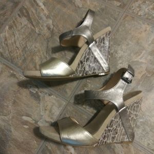 Size 10M  9 & Co. Wedge sandals